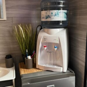 Dispensador de agua fresca y caliente